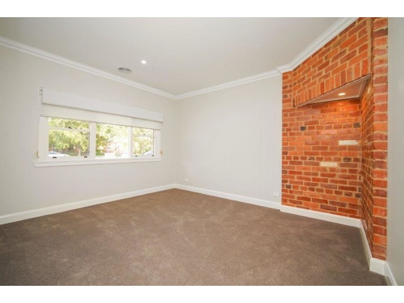 1/56 Collins Street, Turvey Park NSW 2650