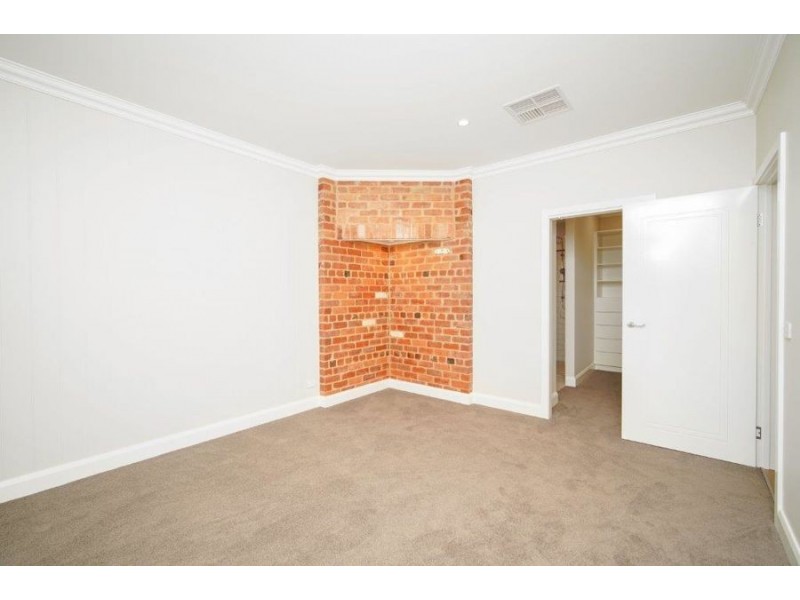 1/56 Collins Street, Turvey Park NSW 2650