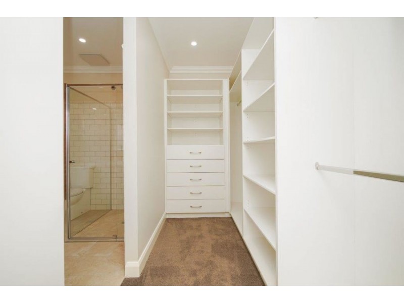 1/56 Collins Street, Turvey Park NSW 2650