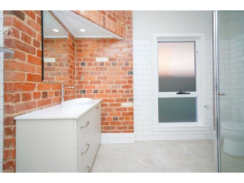 1/56 Collins Street, Turvey Park NSW 2650