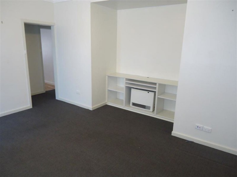 73 Tichborne Crescent, Kooringal NSW 2650