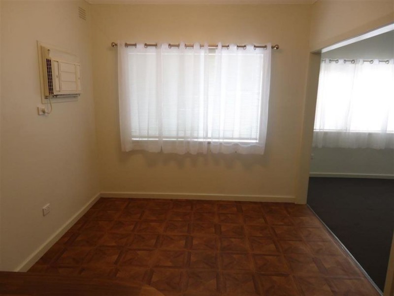 73 Tichborne Crescent, Kooringal NSW 2650