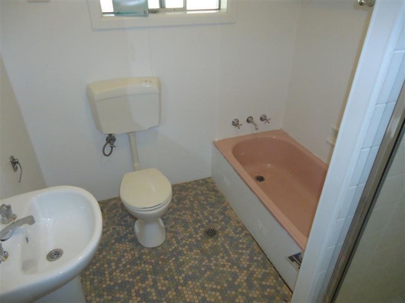 73 Tichborne Crescent, Kooringal NSW 2650