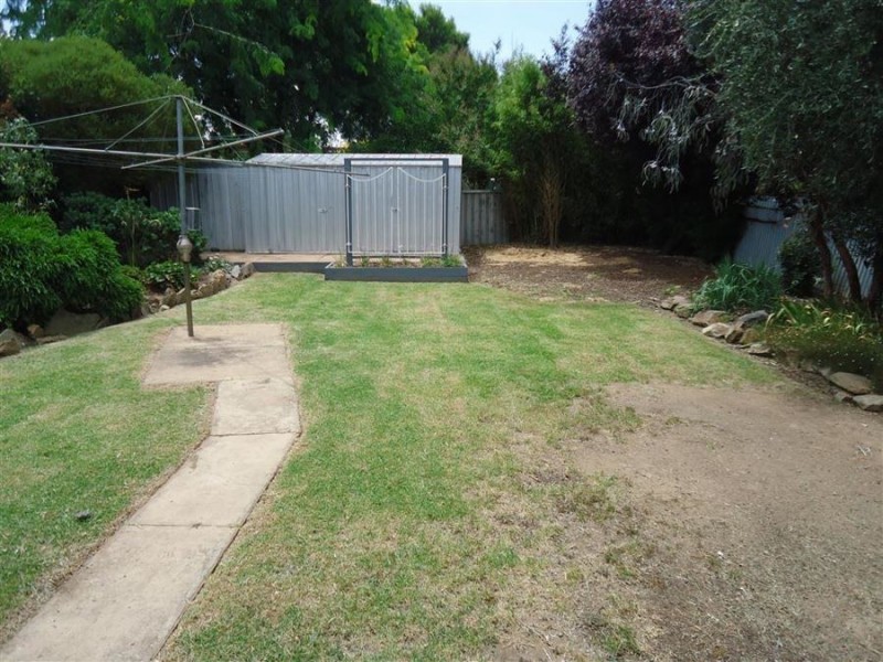 73 Tichborne Crescent, Kooringal NSW 2650