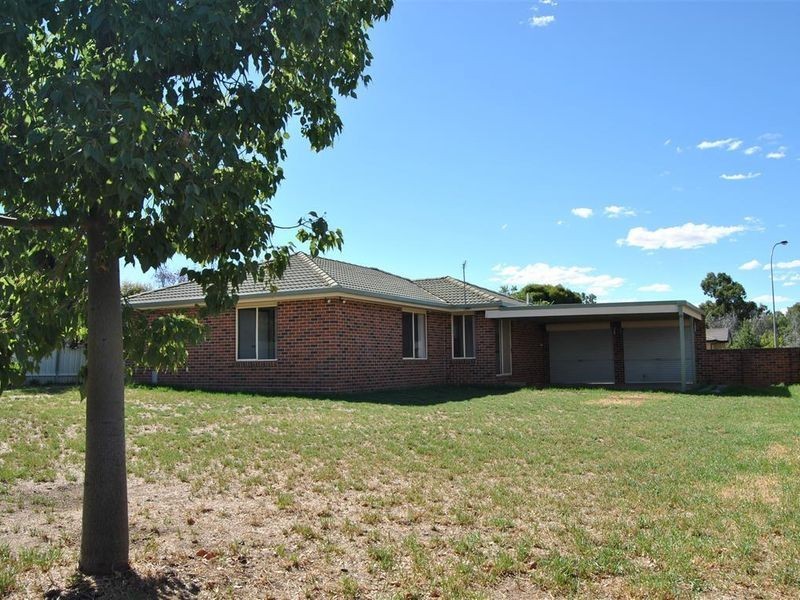 15 Canola Place, Estella NSW 2650