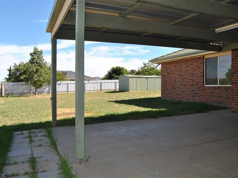 15 Canola Place, Estella NSW 2650