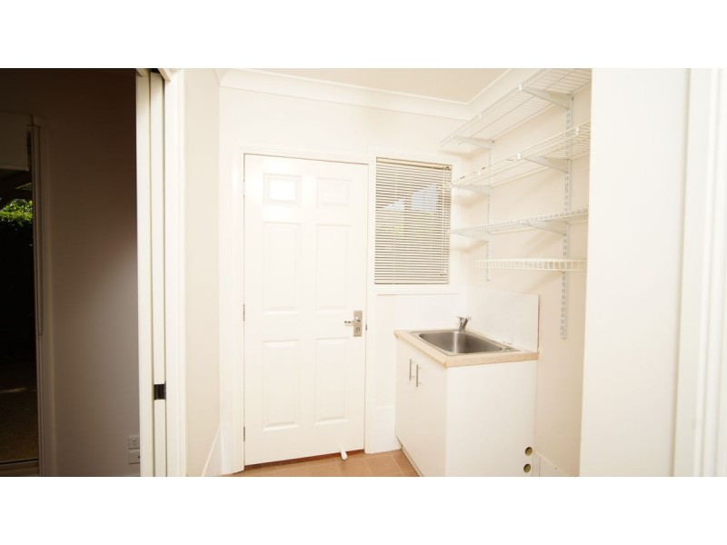 2/37 Lindsay Street, Turvey Park NSW 2650