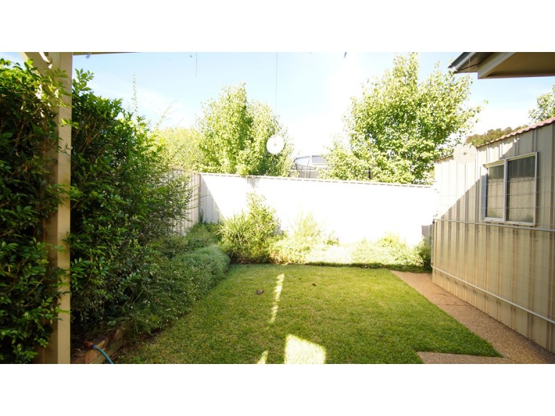 2/37 Lindsay Street, Turvey Park NSW 2650