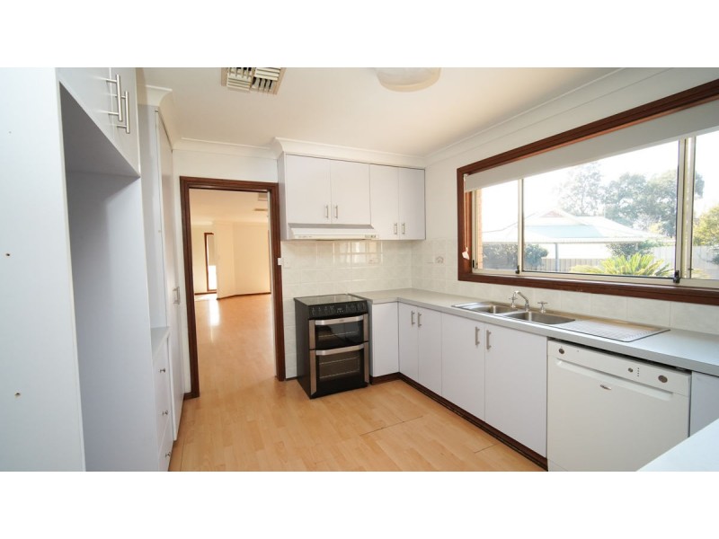 14 Matheson Place, Estella NSW 2650