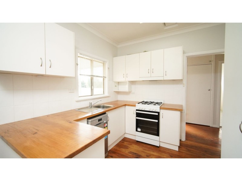 502 Kooringal Road, Lake Albert NSW 2650