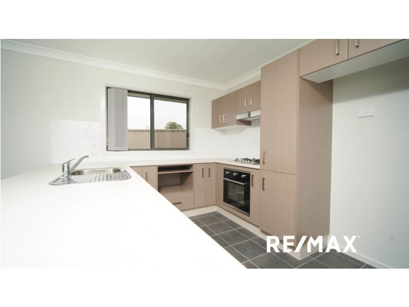 1/8 Gasnier Loop, Boorooma NSW 2650