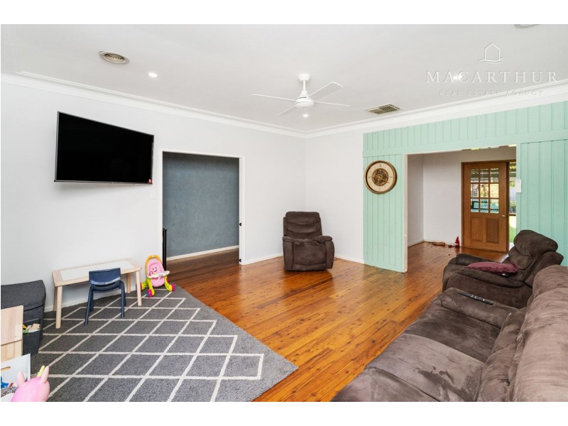 25 Leavenworth Drive, Mount Austin NSW 2650