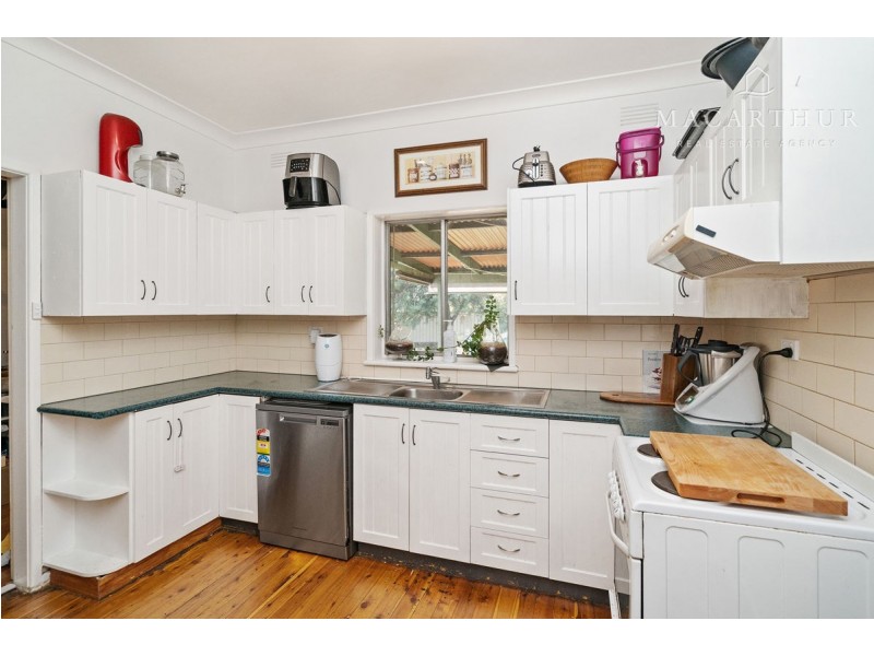 25 Leavenworth Drive, Mount Austin NSW 2650