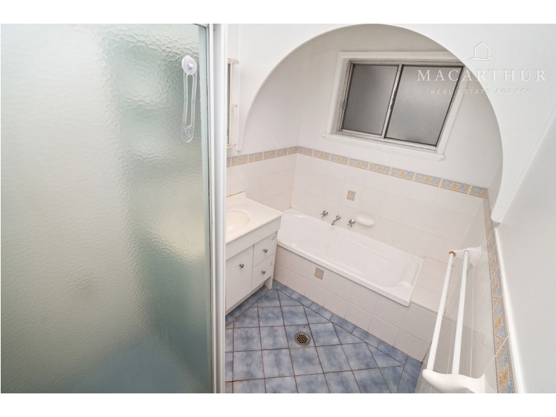 25 Leavenworth Drive, Mount Austin NSW 2650