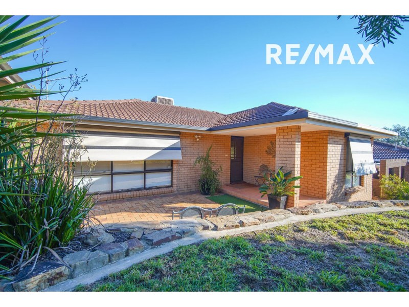 4 Lincoln Avenue, Tolland NSW 2650