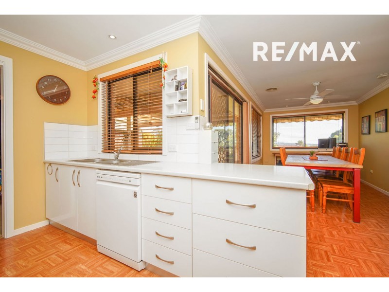 4 Lincoln Avenue, Tolland NSW 2650