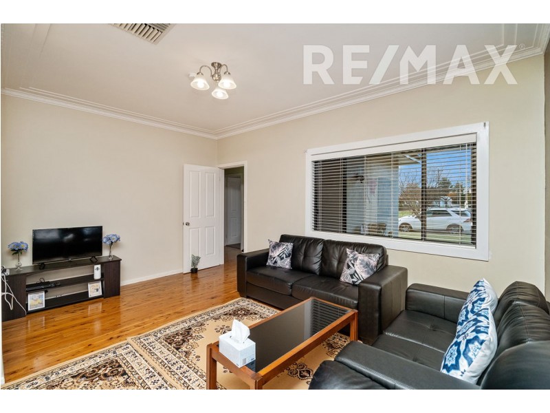 48 Ceduna Street, Mount Austin NSW 2650
