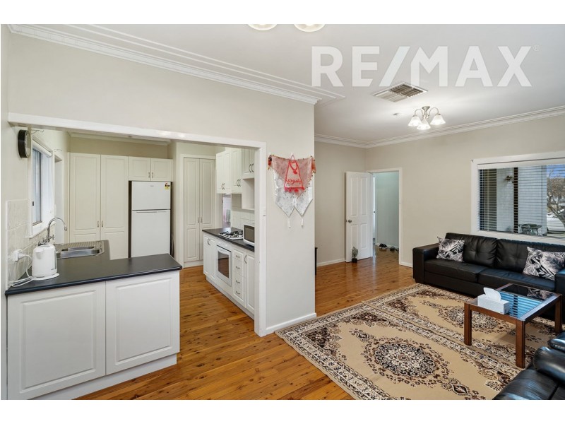 48 Ceduna Street, Mount Austin NSW 2650