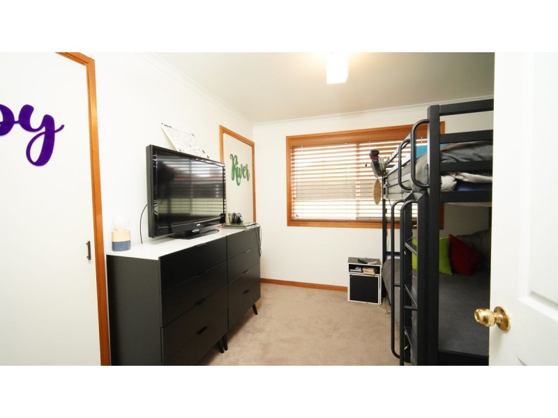 9 Giles Place, Lake Albert NSW 2650