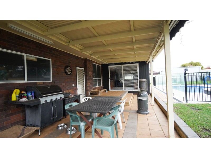 9 Giles Place, Lake Albert NSW 2650