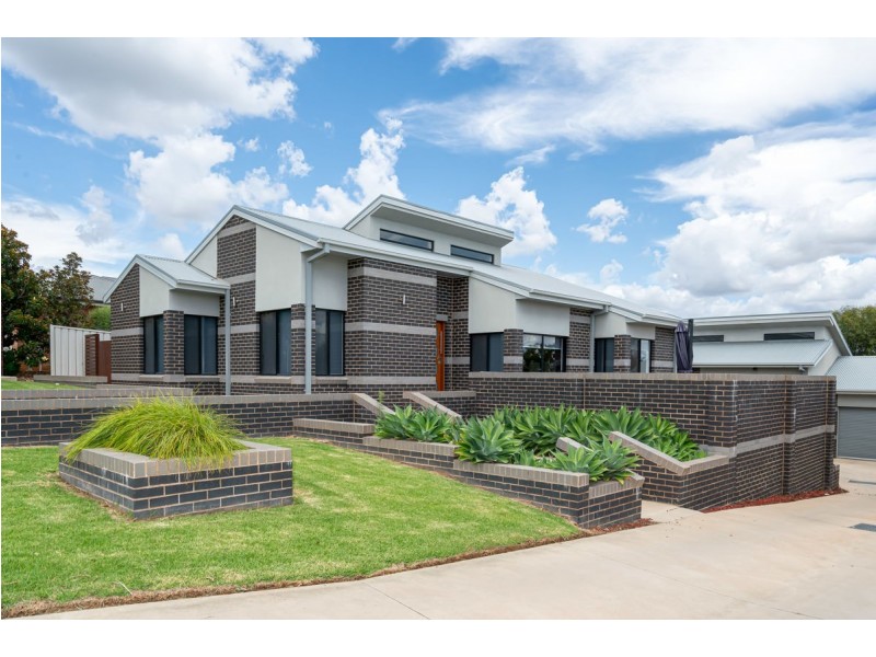 8A Balala Crescent, Bourkelands NSW 2650