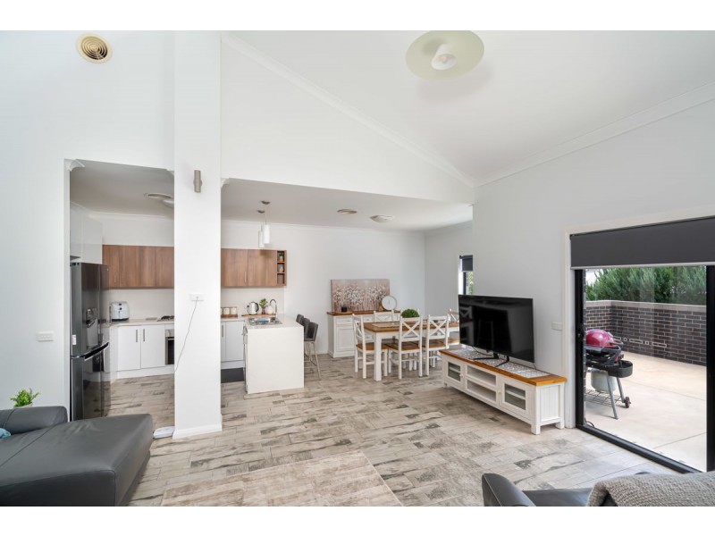 8A Balala Crescent, Bourkelands NSW 2650