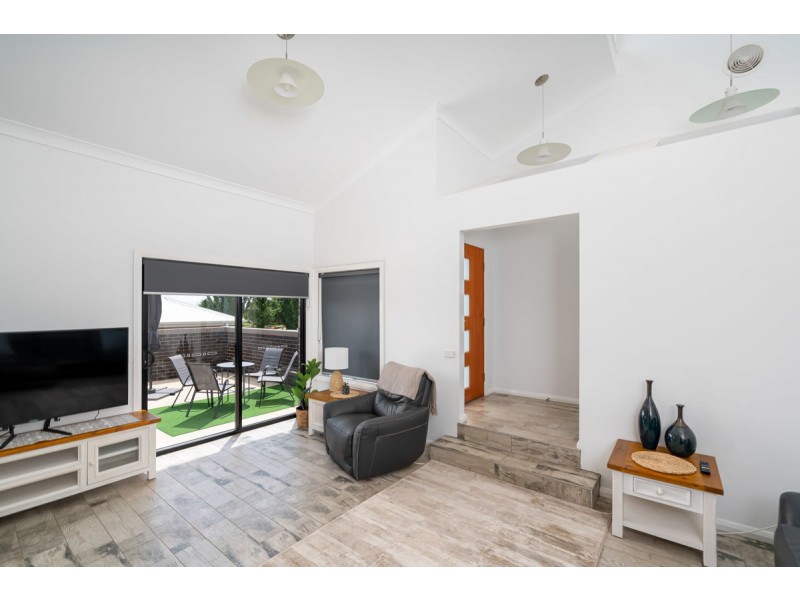 8A Balala Crescent, Bourkelands NSW 2650