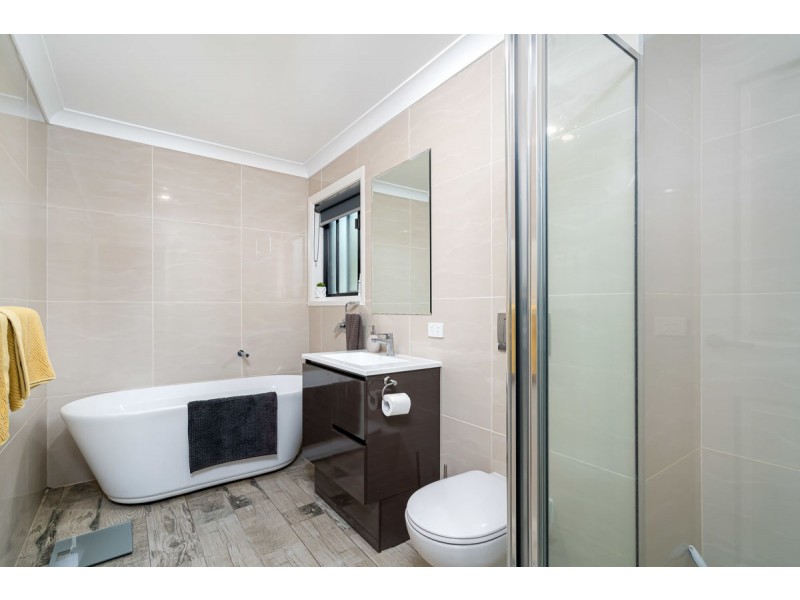 8A Balala Crescent, Bourkelands NSW 2650