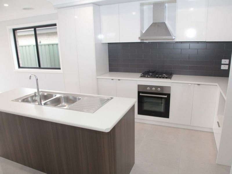 2/5 Wollemi Street, Forest Hill NSW 2651