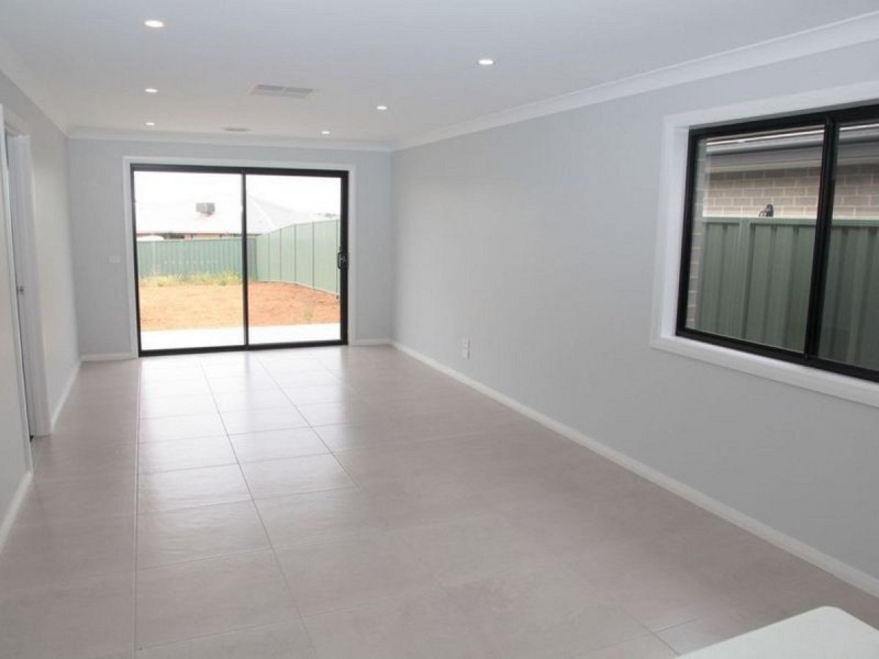 2/5 Wollemi Street, Forest Hill NSW 2651