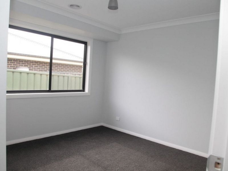 2/5 Wollemi Street, Forest Hill NSW 2651