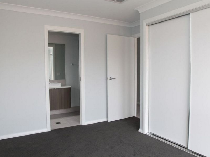 2/5 Wollemi Street, Forest Hill NSW 2651