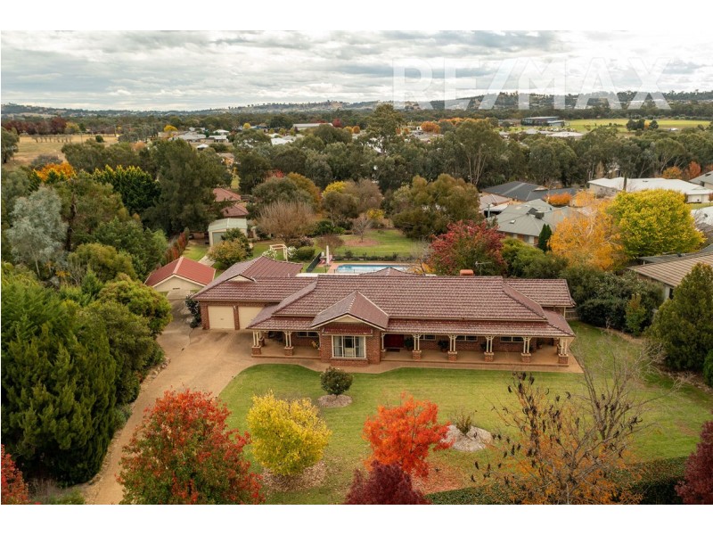 3 Lakehaven Drive, Lake Albert NSW 2650