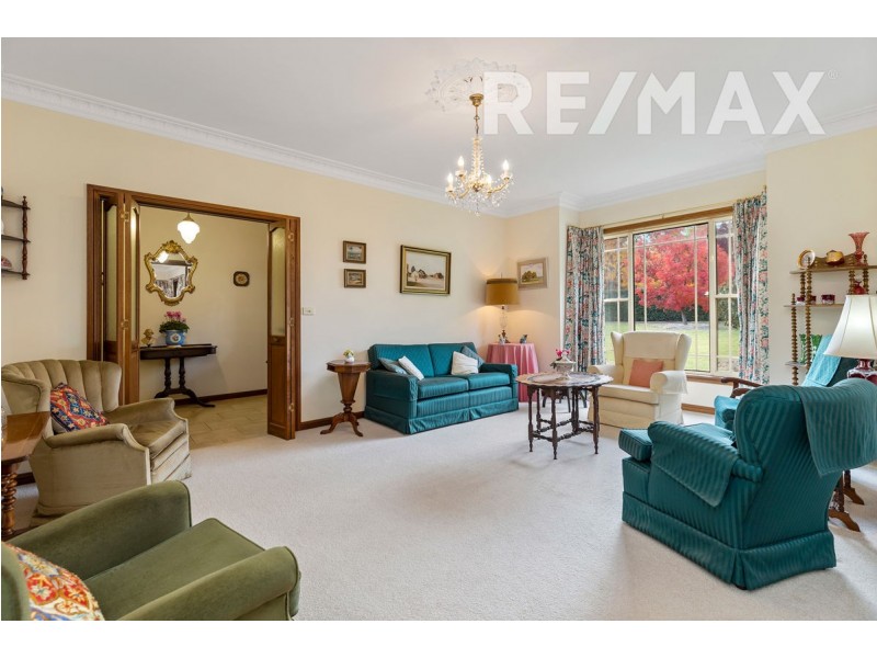 3 Lakehaven Drive, Lake Albert NSW 2650