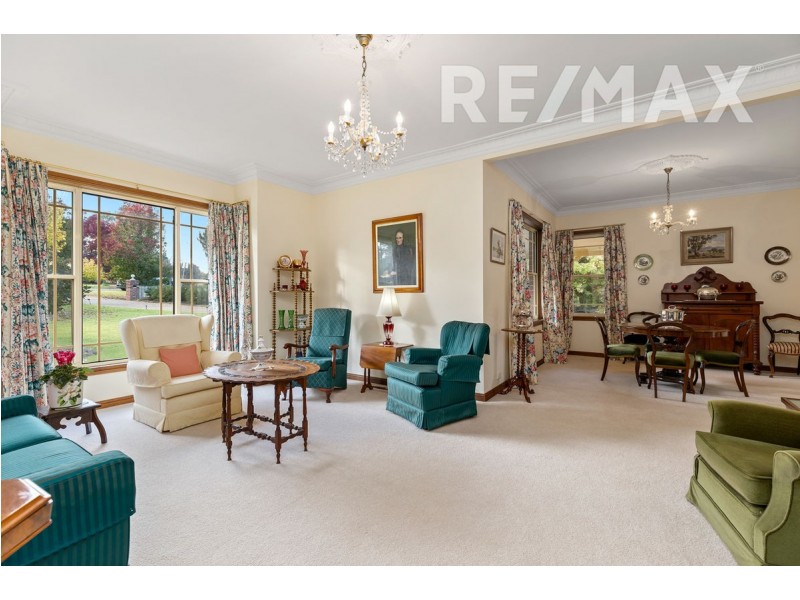 3 Lakehaven Drive, Lake Albert NSW 2650