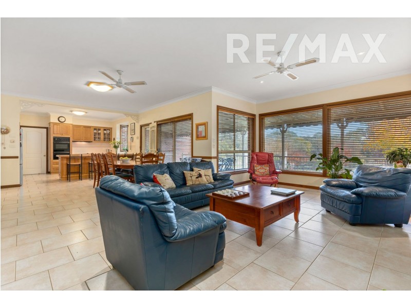 3 Lakehaven Drive, Lake Albert NSW 2650