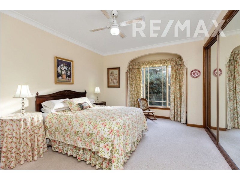 3 Lakehaven Drive, Lake Albert NSW 2650