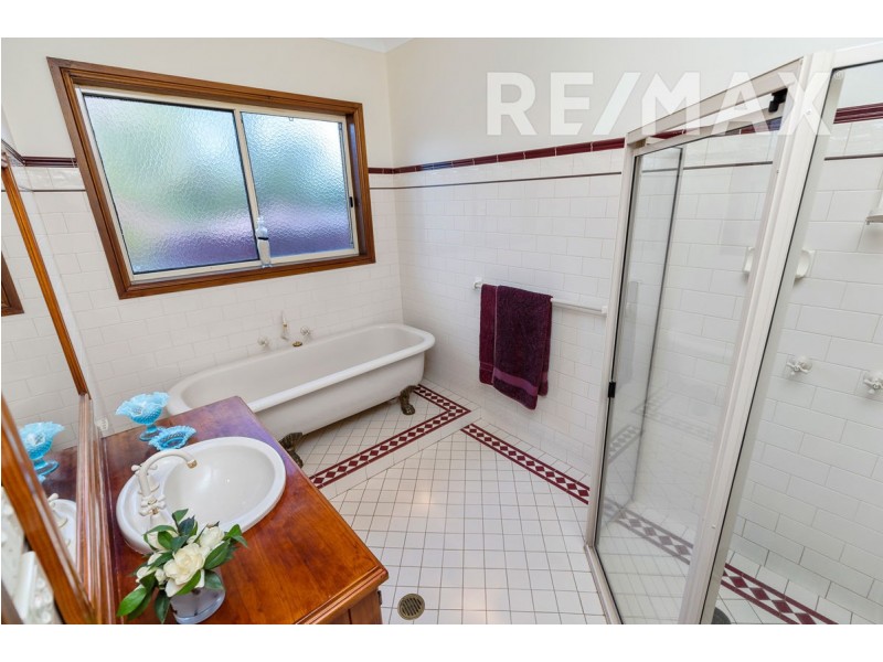 3 Lakehaven Drive, Lake Albert NSW 2650