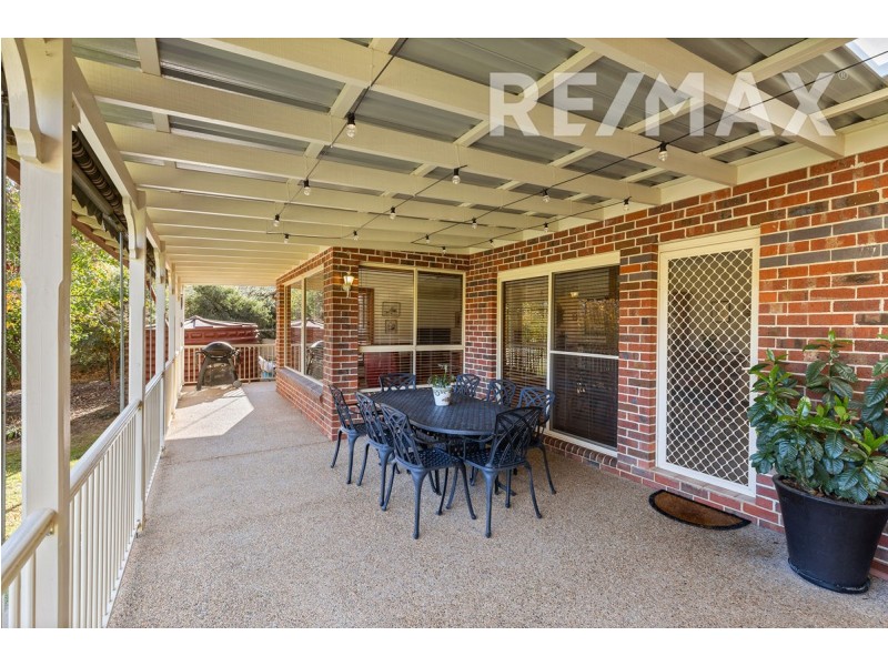 3 Lakehaven Drive, Lake Albert NSW 2650