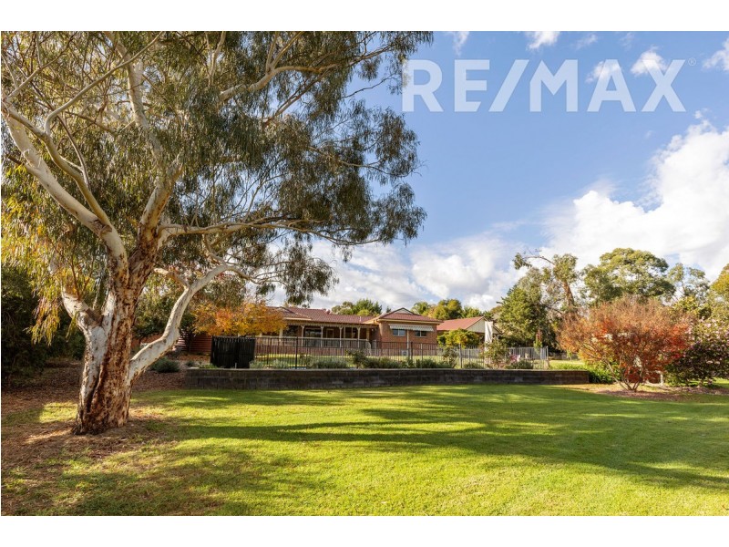 3 Lakehaven Drive, Lake Albert NSW 2650
