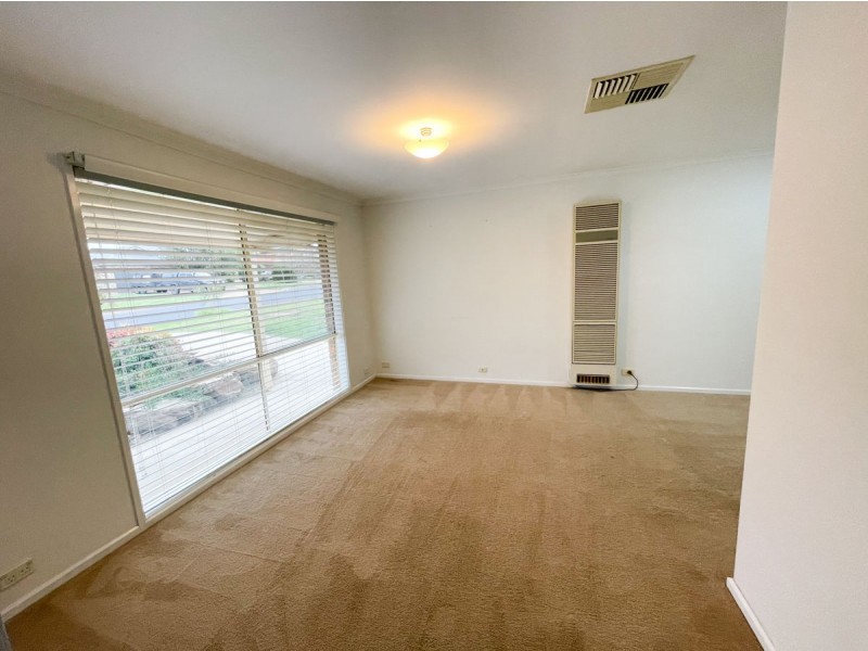 12 Cooba Place, Estella NSW 2650