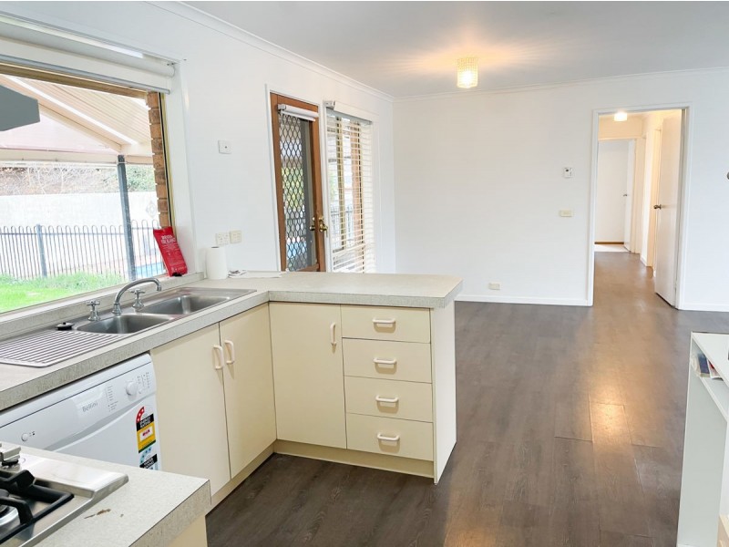 12 Cooba Place, Estella NSW 2650