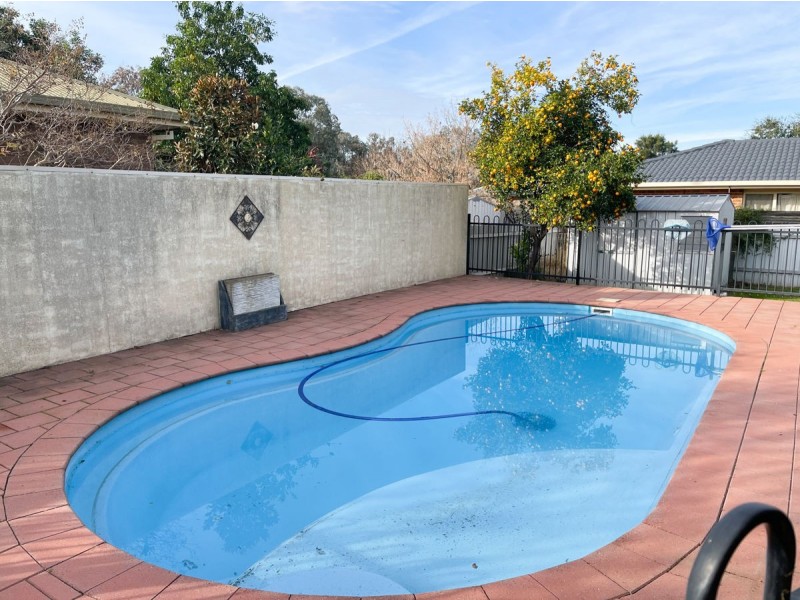 12 Cooba Place, Estella NSW 2650