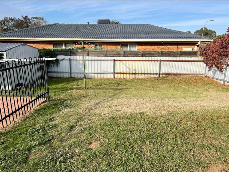 12 Cooba Place, Estella NSW 2650