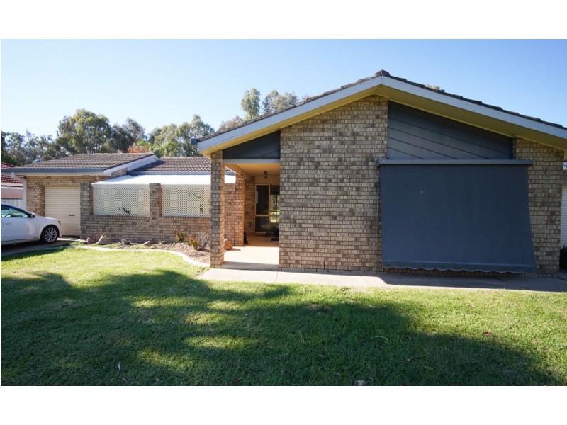32 Karoom Drive, Glenfield Park NSW 2650
