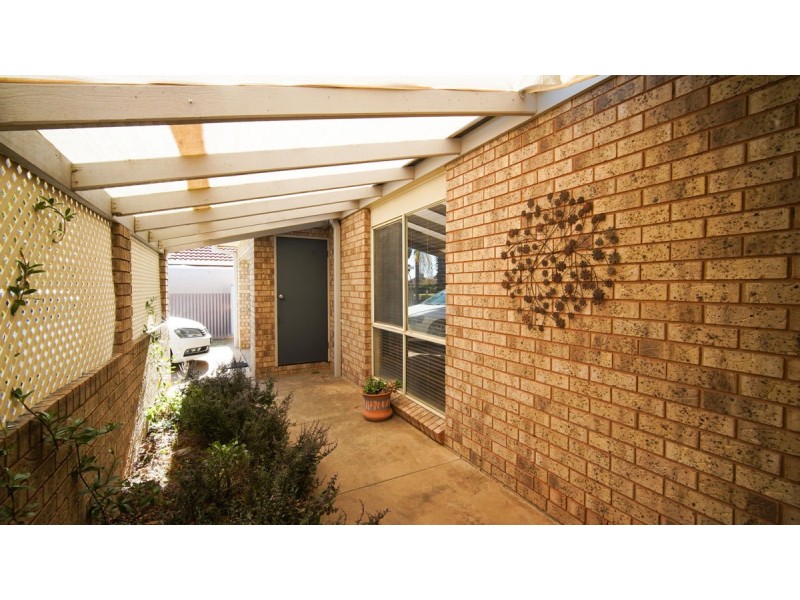 32 Karoom Drive, Glenfield Park NSW 2650
