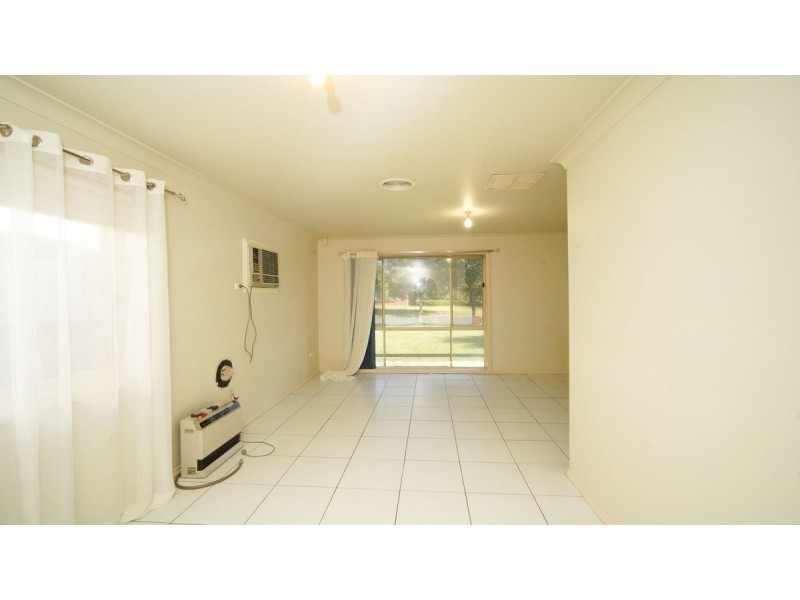 32 Karoom Drive, Glenfield Park NSW 2650