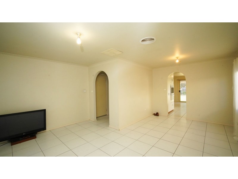 32 Karoom Drive, Glenfield Park NSW 2650