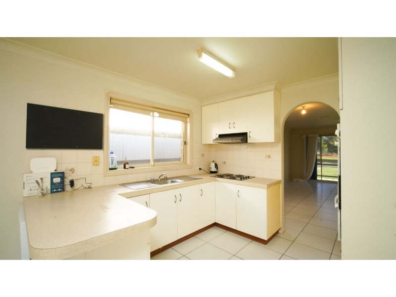 32 Karoom Drive, Glenfield Park NSW 2650