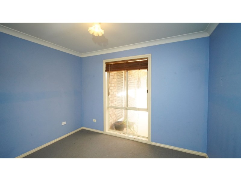 32 Karoom Drive, Glenfield Park NSW 2650